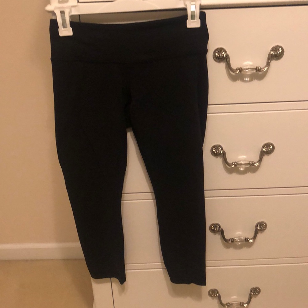 Black Lululemon crop leggings